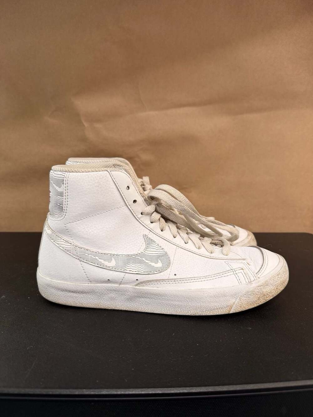 Nike Blazer Mid '77 GS Size 6Y White Logo Print